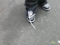 Handless tying shoelace trick