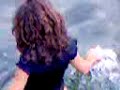 si butta nel lago vestita!!!!!!!!!!!!!!