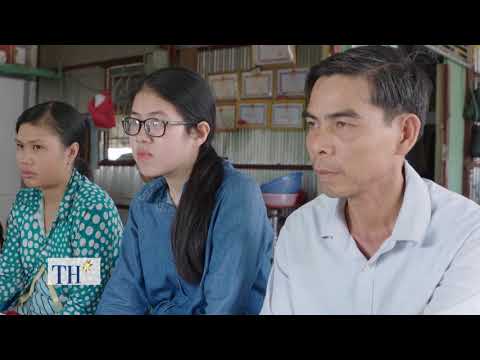 dang-bieu-duong-tinh-than-tuong-tro-lan-nhau-cua-ba-con-hop-tac-xa-rau-huyen-chau-phu