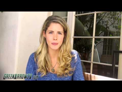 Arrow CW - GreenArrowTV's interview with Emily Bett Rickards, who plays Felicity Smoak on The CW's Arrow. In the interview she talks about fan reaction to the character...