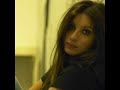 Coralie Clément - Beau Fixe Lyrics


J'aime bien, les roses rouges, les roses blanches
Que tu m'offres à tort ou sans raison
J'aime aussi, mettre du rouge sur mes joues blanches
Pour un soir, pour un oui, pour un non
Je suis bien dans la paresse de nos dimanches
Je suis loin quand il fait un peu froid
Je n'attends que ton épaule où je m'épanche...
J'aime aussi ces petits gestes-là

Tout ça
Ne tient qu'à un fil
Un souffle, un battement de cil
Si l'un
De nous se défile
Tout ça
Ne tient qu'à un fil

J'aime aussi lorsque je pars où bon te semble
J'aime autant le jour où tu reviens
Je voudrais avoir pour toi les mots qui tremblent
Oublier de me perdre en chemin
J'aime tant courir vers toi à perdre haleine
Sans garder le meilleur pour la fin
Je ne veux que poser ma main dans la tienne
Et m'étendre jusqu'au petit matin

Tout ça
Ne tient qu'à un fil
Un souffle, un battement de cil
Si l'un
De nous se défile
Tout ça
Ne tient qu'à un fil
Tout ça
Ne tient qu'à un fil
Un souffle, un battement de cil
Si l'un
De nous se défile
Tout ça
Ne tient qu'à un fixe...