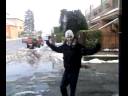 Lo schianto contro il muro, e poi.... (tanto sangue per lui, � propio un pazzo).mp4