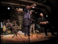 extraits de la premi�re du spectacle l'�ge de l'air d'alain gibert et andr� ricros lors de leur passage festival sur lignon en 2000. 
l'air et la musique.... 
voil� deux entit�s aussi ins�parables que le jour et la nuit, la fleur et le fusil, le chien et l'�v�que, ou encore la banque et le ch�que. il est donc juste et sage que des musiciens rendent hommage � ce fluide si n�cessaire : l'air. cet hommage prend la forme d'un 