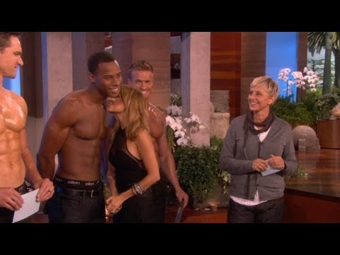 Nicole Richie Sniffs a Hunk