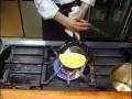 videos de ビストロ山形「踊るオムレツ」　Making Omelette