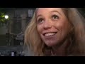 Actress barefooted in Avignon streets