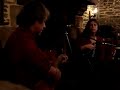 chanson traditionnelle fran�aise interpr�t�e avec talent par nicolas qu�mener au chant et � la guitare et audrey le jossec � l'accord�on diatonique
