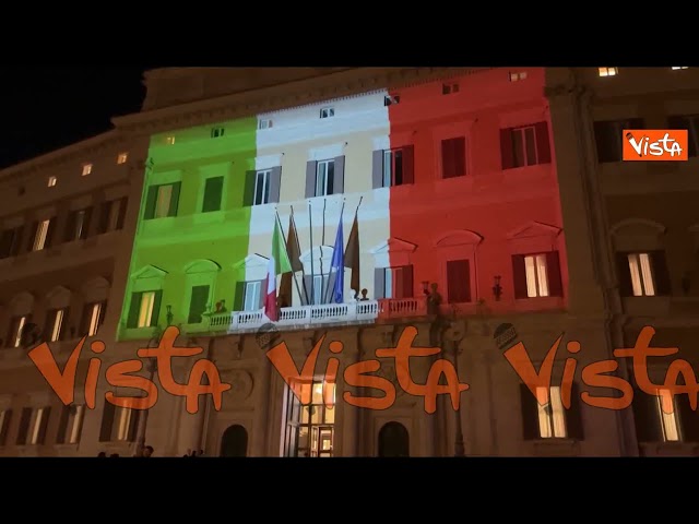 4 Novembre, Montecitorio illuminato con il tricolore per la Festa delle Forze Armate