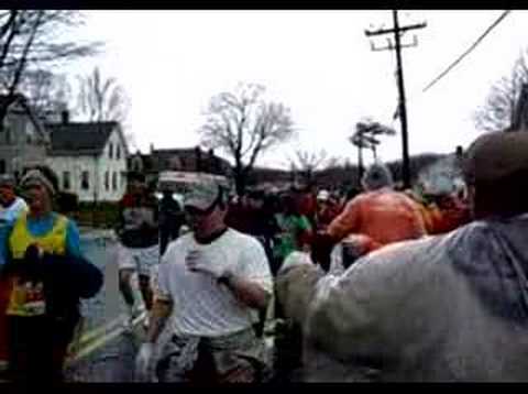 Boston Marathon 2007: Ashland water post