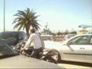 2 arabes volent dans un parking