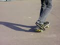 guillaume qui accepte enfin de skater pour une vid�o et qui r�alise un magnifique wallpush a la fin...!!!