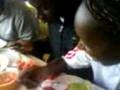 videos de Nico et Zaina mangeant de la harissa , du wasabi et du Viand