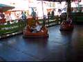 videos de I can't drive this thing! (part 2) (bumper cars)