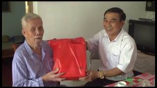 Đoàn lãnh đạo thành phố thăm và tặng quà cho cựu chiến sỹ Đệ tứ Chiến khu Đông Triều