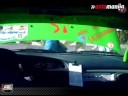 www.avtomanija.com - posadka, ki je itak skrbela za dobro voljo, je samo kilometer in pol pred ciljem ostala brez povezave z motorjem, zato je voznik preprosto vskočil in do cilja pripeljal kar pod motornim pokrovom.