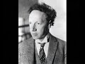 here ossip gabrilowitsh joins the legendary flonzaley quartet in a performance of schumann's piano quintet op. 44.(first movement)this was the first complete recording of this work.
ossip gabrilowitsch was born in st. petersburg (russia) on january 26,1878. he was a pupil of anton rubinstein and won the rubinstein prize at the age of 16. he later studied in vienna with leschetizky. it was during this period that he met a fellow leschetizky student by the name of clara clemens,the daughter of samuel clemens(aka mark twain). they were married on october 6,1909 in samuel clemens home in connecticut. (i once read an amusing article about samuel clemens'interaction with leschetizky.fortunately, leschetizky had a good sense of humor).gabrilowitsch made his first american tour in 1900. his repertoire included the tchaikovsky first piano concerto and later rachmaninov's second piano concerto. however, it was the music of schumann and brahms (as it was with his good friend harold bauer)that he advocated. his performance of the brahms and schumann piano concertos were concidered to be definitive. in 1918, he became the musical director and principal conductor of the detroit symphony orchestra. he remained in that position until his death in 1936.unfortunately,except for the schumann quintet op. 44,his recorded legacy is devoted to miniatures that he regularly programmed. after his death bruno walter wrote,