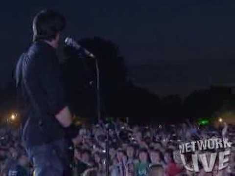 everlong - Foo Fighters Hyde Park - Everlong To watch the whole show, go to my Foo Fighters At Hyde Park Playlist.