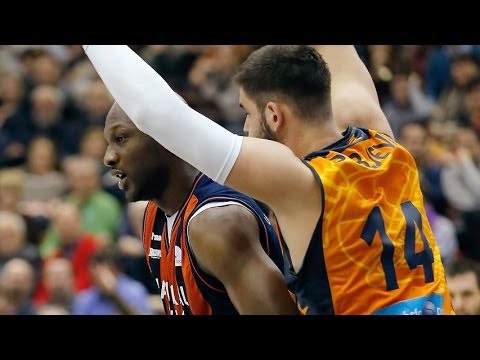 Odom consigue su primera canasta con el Laboral Kutxa