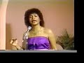 Eva Ayllon canta