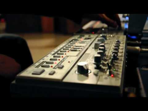 TB-303 + TR-606 + Shuffle Generator (High Res Video)