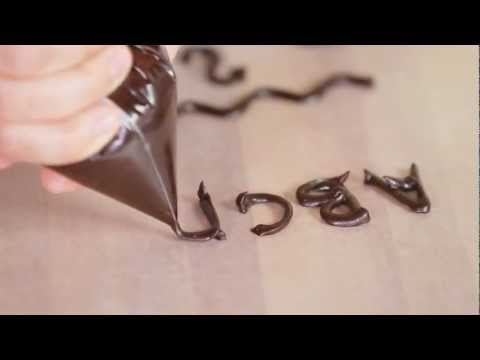 how to practice icing a cake