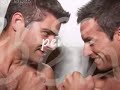 Você tem nojo de homens se beijando?