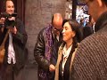 nicole guedj � la recontre des commer�ants de la rue daguerre...version karl zero !