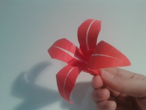 Flores de Papel - Otro tutorial majete completamente en español, esta vez le ha tocado al lirio de papel, una bonita flor ideal para regalar el día de la madre o para hacerla ...