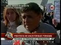 Ciudadanos peruanos se movilizaron en reclamo de sus derechosMiembros de la comunidad peruana marcharon este mediodía a la Embajada de su país para exigir mayor respeto ya que consideran que se los discrimina y vinculan al narcotráfico a partir de los incidentes ocurridos en los últimos días. Además reclaman una solución a trámites que les permitirían nacionalizarse en la Argentina.