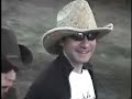 de st-eustache,9e �dition du rod�o chez �franky�.
organis� par le cascadeur fran�ois �franky� gauthier.

en premi�re partie du video: ambiance de foule, cowboys et cowgirls avec la musique de zztop.

en deuxi�me partie: rod�o extr�me/
       adr�naline.
performances de champions:eric amos/roger lacasse/christian houle/fran�ois �franky� gauthier.

r�alis� par alain cadieux.
une production de b�b�luga / l'effet mer, la t�l�vision communautaire de st-jean port joli.
***disponible sur dvd �compilation youtube b�b�luga�
du qu�bec, alain cadieux (lebebeluga sur youtube) pr�sente, pour ses amis fran�ais, pour radio france, pour france culture et pour toutes les chaines de t�l�vision en france:
le rod�o chez franky

mes hommages au festival western de st-tite.

***bbluga@videotron.ca
aussi sur youtube...
j'ai tatou� ton joli nom sur mon bronco.
alain cadieux..chaman..
alain cadieux n'�tait pas au mariage du pr�sident nicolas sarkozi et de son �pouse, la top model carla bruni.
mes salutations � oieblanc de montmagny.