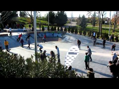 beatorsk8ter - Campeonato en el skateplaza del Parque Agustín Rodríguez Sahagún de Tetuán el 18 de diciembre de 2011. Por Ana C. Callejo para Aquí Tetuán: http://www.tetuan...