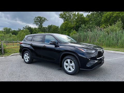 the 2023 toyota highlander le awd the better base suv