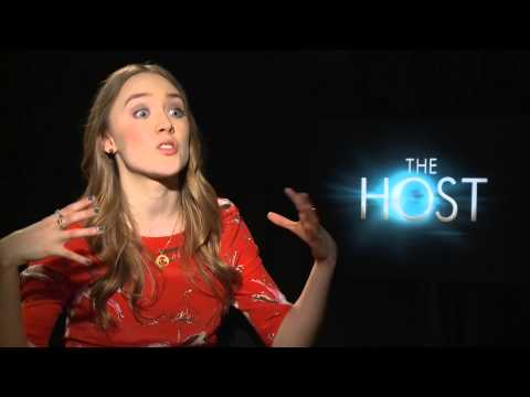 Saoirse Ronan 'The Host' Interview - Playing Two Characters & Kissing Scenes!