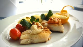 Gebratenes Seehechtfilet mit Paprika Pesto an Kartoffel- Olivenpüree Gebratenes Seehechtfilet mit Paprika Pesto an Kartoffel- Olivenpüree