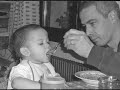 brano del mio amico lino sabella (addova)

http://it.youtube.com/user/addova
 
lino cantautore di sentimenti e valori imprescindibili, anima nobile e continuatore della vera e bellissima cultura napoletana. 
grazie lino per avere offerto anche a me l'opportunit� di raccontare con le immagini questo tuo bellissimo brano.

ciro 'e a' musica
(testo)

ciro se sceta a miezo juorno a matina
va dint o' bar   accatt o cafe' o' giurnale
se gira attuorno,cerca quaccosa  a fa' 
ma nun ce sta' niente a fa'  e nu' disoccupato

si penzo ca sta' musica ma levato a miezo a via
aggia ringrazia 'a mamm� non certo sul a dio 
pecche' ha esaudito o' desiderio e nu' criaturo
ca invece e nu' fucile a vuluto na' chitarra 
e mo' sono e canta e nun so' n'ommo e camorra

a ciro ce piace e suna' ce piace e canta e a vita soja
 ma nun po' purta annanz' na ' famiglia
 
ciro vo' allucca nun sape ca sta' vita po' cagna
pe tramente e' accus� nun ce penza' 
e lavammece e 'mmane

disoccupazione disoccupazione 
ma ciro o' sape ca se trase sulo cu a maniglia 'bbona
chesto e' ajere 
chesto e' oggi 
e chest' e dimane
e intanto je son..... son    
e intanto e' accumminciato 'nata guerra 
se scetato 'natu masaniello
se spara 'miezo a via e a
gente abballa nata tarantella sona sona

e po' si tiene a ciorta e truva' na' fatica 
chello che faje faje e meglio ca nun t' o' dico
e pure tengo mman nu mestiero d' oro 
e po' songo n' artista 
io nun song e 'nato ambiente a' sora

ciro vo' allucca nun sape ca sta' vita po' cagna
pe tramente e' accusi che ce vuo' fa 
e lavammece e mmane

ciro vo' allucca nun sape ca sta' vita po' cagna
pe tramente e' accusi che ce vuo' fa 
e lavateve e mmane.