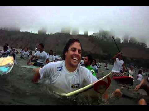 Reportero grabó en el mar la protesta "Esta ola es mía"