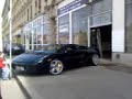 voila une lamborghini gallardo  qui sort d'une concesion auto donc la voiture est toute neuve ce qui explique pourquoi le gars prend son temps :x ca ce passe a lyon 

ps: j'ai vu pass� cette voiture qu'elle que semaine plus( ds les mont d'or)alors que j'alai prendre le bus pour aller en cour