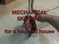 videos de Mechanical Skipping Doll