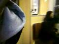 videos de Rob Roit slickar på tunnelbane stolpe