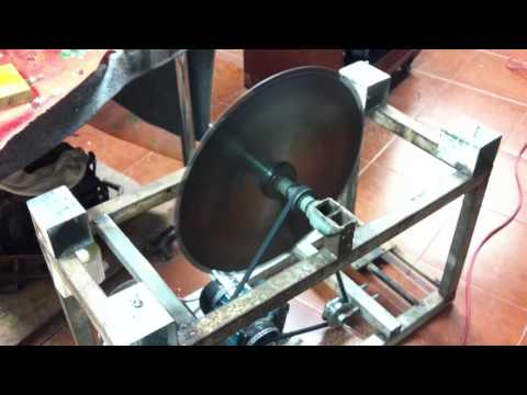 sierra casera - So thats my homebiuld 50cm blade saw, the table in this video is not on so you can see the whole mecanism. Selbstgebaute kreissäge mit 50cm blatt, der tisch ...