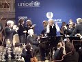 Richard Gere rocks the piano