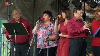 Za sokolovnou opět po roce zněla dechovka