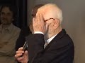 www.rbcasting.com
cerimonia di commemorazione 1�parte, interventi di: mario monicelli, ettore scola e francesca d'aloja. 
dino risi  � stato e rimarr� uno dei grandi maestri del cinema italiano. 
l'ultimo caloroso saluto al regista si � svolto presso la sala deluxe della casa del cinema di roma, luned� 9 giugno. il figlio claudio ha annunciato che le ceneri del regista saranno disperse a murren, nei pressi di berna (svizzera), il posto in cui risi aveva conosciuto claudia mosca, la prima moglie. numerose le personalit� del mondo del cinema e dello spettacolo accorse a rendere omaggio al regista scomparso: mario monicelli, francesco rosi, paolo villaggio, ornella muti, carla fracci, giuliano gemma, alessandro haber, ettore scola, sergio castellitto, francesca archibugi, enrico mentana, paolo virz�, carlo vanzina e tanti altri. tra i pochi politici presenti, francesco rutelli e l'assessore della cultura della regione lazio, giulia rodano. ad aprire gli interventi e' stato il poeta nelo risi, fratello del regista. nel corso della cerimonia armando trovajoli ha suonato al pianoforte un brano della colonna sonora di 