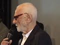 www.rbcasting.com
cerimonia di commemorazione 1�parte, interventi di: mario monicelli, ettore scola e francesca d'aloja. 
dino risi  � stato e rimarr� uno dei grandi maestri del cinema italiano. 
l'ultimo caloroso saluto al regista si � svolto presso la sala deluxe della casa del cinema di roma, luned� 9 giugno. il figlio claudio ha annunciato che le ceneri del regista saranno disperse a murren, nei pressi di berna (svizzera), il posto in cui risi aveva conosciuto claudia mosca, la prima moglie. numerose le personalit� del mondo del cinema e dello spettacolo accorse a rendere omaggio al regista scomparso: mario monicelli, francesco rosi, paolo villaggio, ornella muti, carla fracci, giuliano gemma, alessandro haber, ettore scola, sergio castellitto, francesca archibugi, enrico mentana, paolo virz�, carlo vanzina e tanti altri. tra i pochi politici presenti, francesco rutelli e l'assessore della cultura della regione lazio, giulia rodano. ad aprire gli interventi e' stato il poeta nelo risi, fratello del regista. nel corso della cerimonia armando trovajoli ha suonato al pianoforte un brano della colonna sonora di 