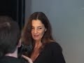 www.rbcasting.com
cerimonia di commemorazione 1�parte, interventi di: mario monicelli, ettore scola e francesca d'aloja. 
dino risi  � stato e rimarr� uno dei grandi maestri del cinema italiano. 
l'ultimo caloroso saluto al regista si � svolto presso la sala deluxe della casa del cinema di roma, luned� 9 giugno. il figlio claudio ha annunciato che le ceneri del regista saranno disperse a murren, nei pressi di berna (svizzera), il posto in cui risi aveva conosciuto claudia mosca, la prima moglie. numerose le personalit� del mondo del cinema e dello spettacolo accorse a rendere omaggio al regista scomparso: mario monicelli, francesco rosi, paolo villaggio, ornella muti, carla fracci, giuliano gemma, alessandro haber, ettore scola, sergio castellitto, francesca archibugi, enrico mentana, paolo virz�, carlo vanzina e tanti altri. tra i pochi politici presenti, francesco rutelli e l'assessore della cultura della regione lazio, giulia rodano. ad aprire gli interventi e' stato il poeta nelo risi, fratello del regista. nel corso della cerimonia armando trovajoli ha suonato al pianoforte un brano della colonna sonora di 