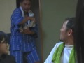2008年4月26日～ 上映スタート『ウミノカド ～舌と明日と靴下～』2008/日本/カラー/100min/逃避行風ロードムービィ海に浮かぶ小さな島の そのカドに故郷（やど）はありました。監督･脚本・編集/ 松本卓也　【ストーリー】 遼と紀子は、身寄りの無い兄妹。 住む場所も無く、妹が制服を着て街に行き、靴下を脱いで売った金で、その日暮しの生活 をしていた。ある日、犯罪を犯してしまい、元々居場所の無かった二人は、小さな離島に逃亡する。 次第に島の人々と打ち解け、妹は宿を経営する三姉妹の優しさに触れ、兄は島から外に出た事のない少女と出会い、一日一つ 「島の話と都会（そと）の話の交換こ」をする事にー【　解　説　】 家庭内殺人、青少年犯罪、格差社会...暗いニュースが多いこの時代に、正面をきった ポジティブなテーマは嘘になる。ネガティブを受け入れ、尚ポジティブに向かうという、相反するテーマを基に製作。物語中、人生再出発の場所となったのは、新潟県の離島 粟島。粟島での撮影は、2005年から三年連続で夏に行われ、実に三作目となる。原案はそんな三年前から粟島で撮りたいと温めていたもの。丹念に時間をかけて脚本が作 られた。新潟・東京にて大々的なキャストオーディションを行い、重要な役どころに島の方々も出 演している。粟島、新潟、東京と三身一体で一丸となり、創り上げたシネマ健康会 渾身の一作。映画音楽には、ミュージシャン 「野狐禅」 の濱埜宏哉が参加。独自の切ない楽曲で映画を盛り上げる。出演者/井上晶子 小林敬広 衣畑裕司 神丸縁GARAGEマスター 荒木由美子 市場絹枝 伊藤あすか 寺尾博 岡村崇寿 佐藤洋輔 前田清臣 羽柴誠 仁平一子 大野正也（NAMARA） 川島田ユミヲ 藤田彩花 本保ゆいか 石上亮 吉川千秋 サトシン 伊藤敏明 田村靖 hiroe（FM PORT） 江口歩（NAMARA） 月乃光司（こわれ者） ＤＡＩＧＯ（こわれ者） 小林秀伸（NAMARA） 長谷川聖 いまなんじ 福地颶響庵 松田祐二 瀧澤直人 カレー腹男　他上映予定http://shineken-yotei.seesaa.net/article/86912268.html