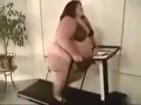 Gordita hace ejercicio en paños menores