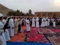 رجال بني تميم في اليمن محافظة حضرموت في مناسبة زواج بعض ابناء القبيلة واثناء الترحيب بالشيخ قيس بن يماني التميمي