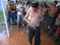 Otavio tomano banho na spree