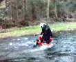 TRX 450 e Blaster 200 a atravessar rio